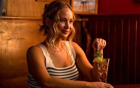 was jennifer lawrence really naked in no hard feelings|Jennifer Lawrence is full frontal nude in Netflixs No。